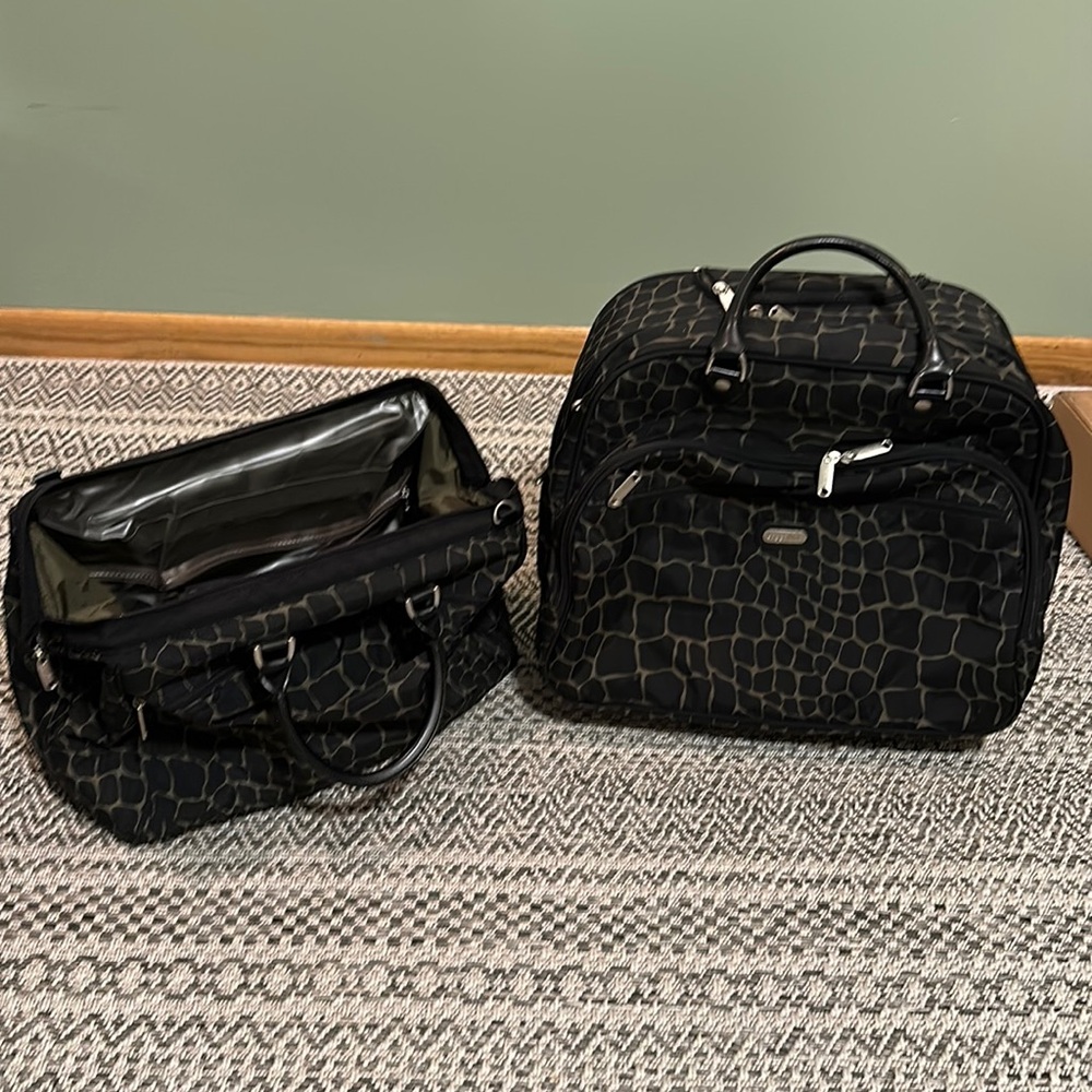 Set of Baggalini doctor and travel set.